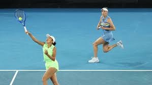 杰伦·布朗本赛季已经10次单节砍下15+，高居联盟第一